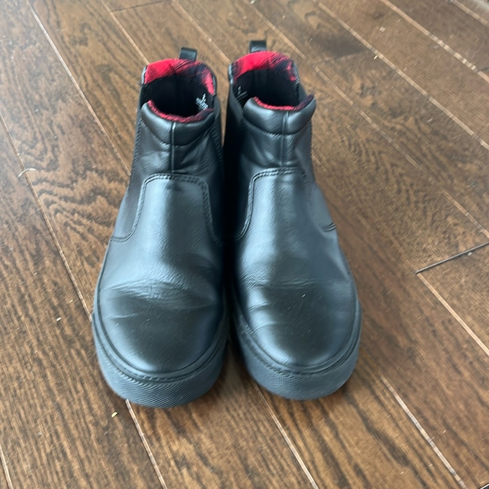 🫶🏼😻HOST PICK😻🫶🏼Old Navy Pull on Boys Chukka Sneaker Boots - EUC